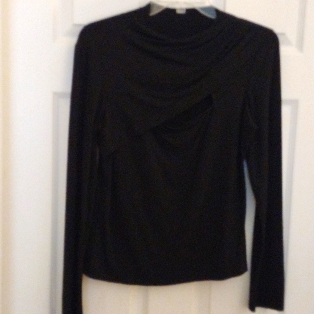 Cache EUC peekaboo cleavage cut out with criss cross detail top